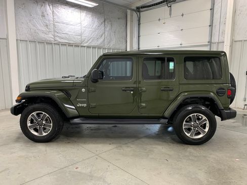 Used 2021 Jeep Wrangler Unlimited Sahara AWD/4WD image 4