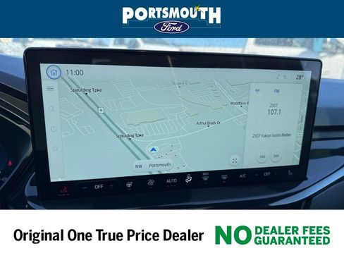 Used 2025 Ford Escape ST-Line Elite w/ Premium Technology Package image 11