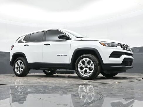 Used 2025 Jeep Compass Sport w/ Mopar Graphics Package image 41