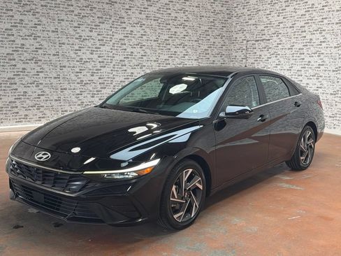 Used 2024 Hyundai Elantra Limited FWD image 3