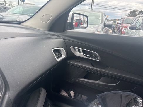 Used 2017 Chevrolet Equinox LT w/ Convenience Package image 13