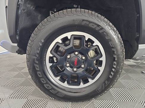 Used 2025 Toyota Tacoma TRD Off-Road AWD/4WD image 7