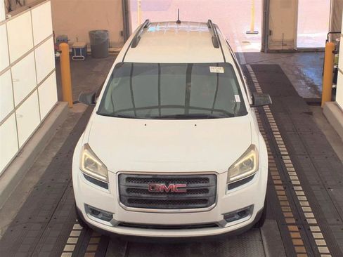 Used 2016 GMC Acadia SLE FWD image 2