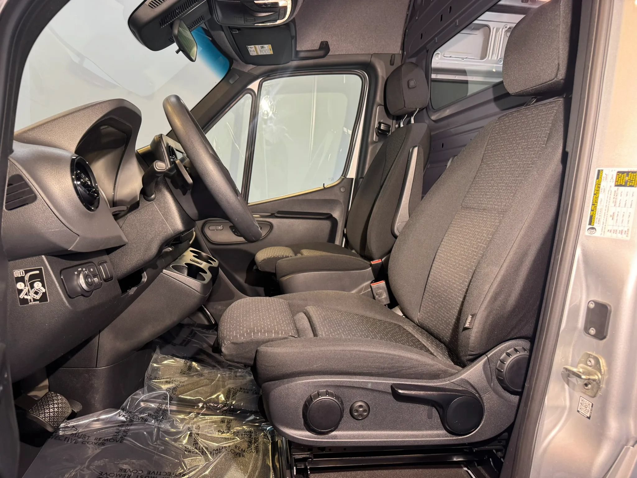 Used 2021 Mercedes-Benz Sprinter 2500 image 9