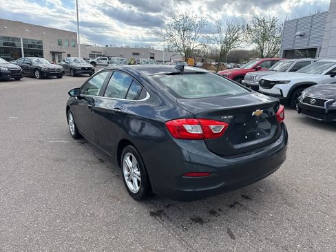 Used 2017 Chevrolet Cruze LT w/ Convenience Package image 7