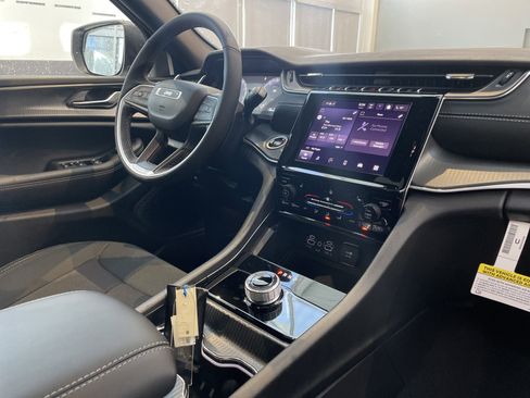 New 2025 Jeep Grand Cherokee Laredo X w/ Luxury Tech Group I image 2