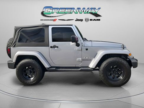 Used 2017 Jeep Wrangler Sahara w/ Connectivity Group image 5