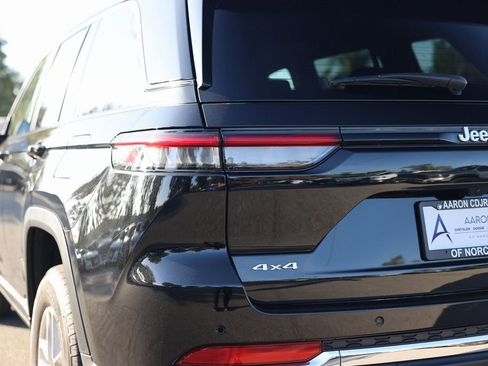 New 2025 Jeep Grand Cherokee Laredo X w/ Trailer Tow Package image 10