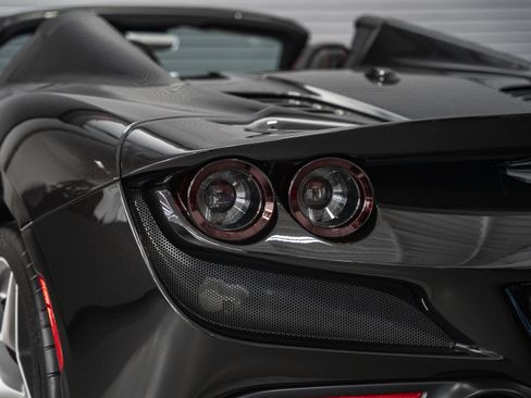 Used 2022 Ferrari F8 Tributo RWD image 18