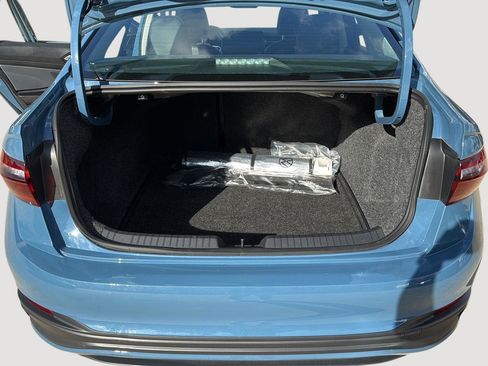 Used 2025 Volkswagen Jetta SE w/ Sunroof Package image 23