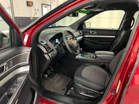 Used 2016 Ford Explorer XLT AWD/4WD image 7