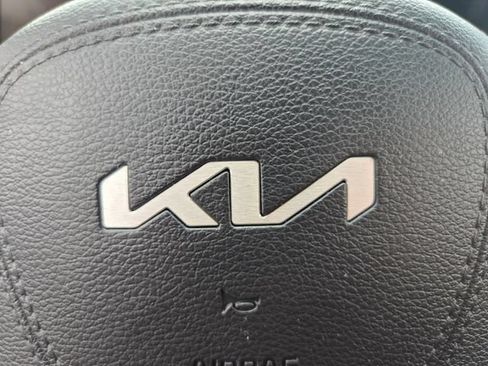 Used 2025 Kia Telluride S AWD/4WD image 32