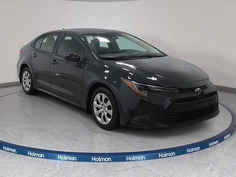 Used 2025 Toyota Corolla LE FWD image 4