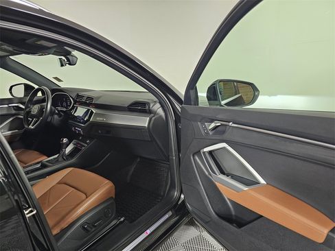 Used 2020 Audi Q3 2.0T Premium Plus w/ Premium Plus Package image 12