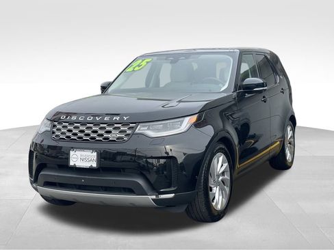 Used 2025 Land Rover Discovery S image 2