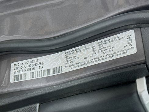 Used 2023 Jeep Grand Cherokee Limited image 12