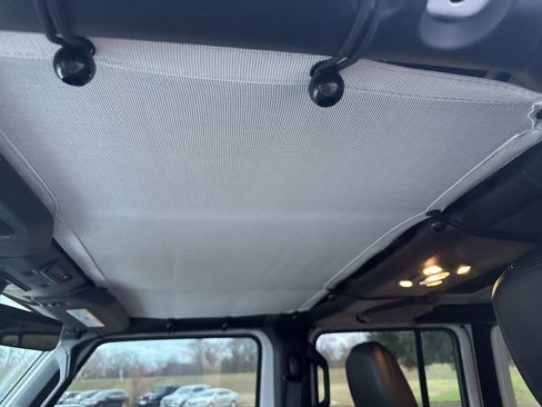 Used 2023 Jeep Wrangler Unlimited Sahara image 19