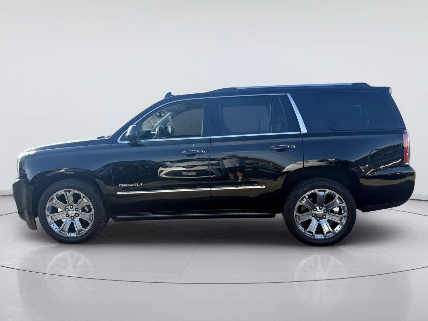 Used 2016 GMC Yukon Denali w/ Open Road Package AWD/4WD image 8