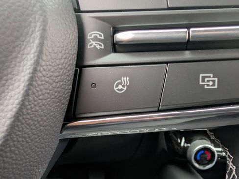 Used 2025 Chevrolet Equinox EV LT w/ Convenience Package image 32