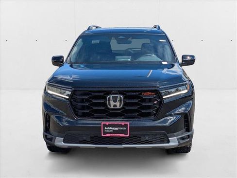 New 2025 Honda Pilot TrailSport image 5