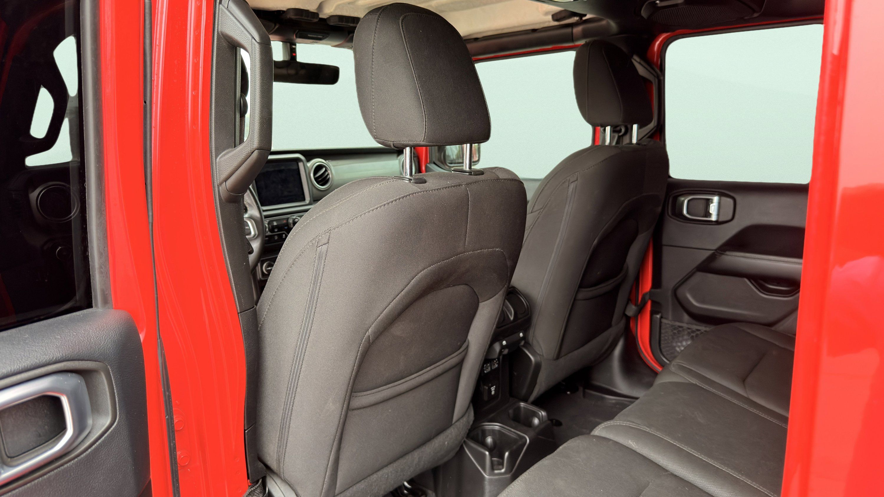 Used 2018 Jeep Wrangler Unlimited Sahara w/ Uconnect 4C Nav & Sound Group AWD/4WD image 20
