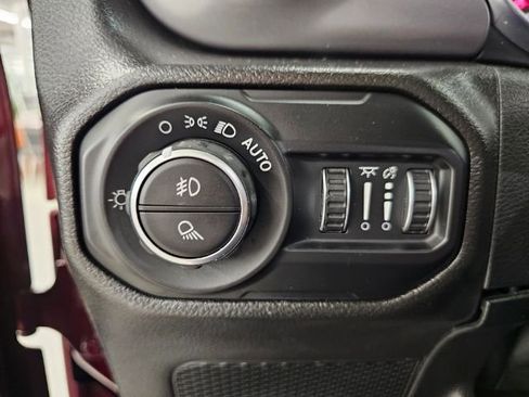 Used 2021 Jeep Gladiator Sport image 14