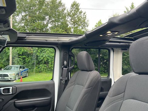Used 2023 Jeep Wrangler Unlimited w/ Sun & Screen Package AWD/4WD image 16