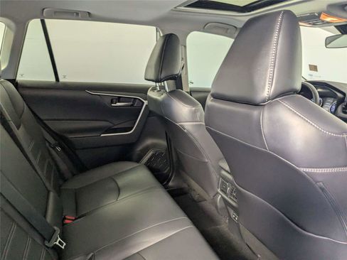 Used 2021 Toyota RAV4 XLE Premium AWD/4WD image 32