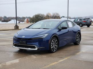 Used 2025 Toyota Prius Plug-In Hybrid video 2