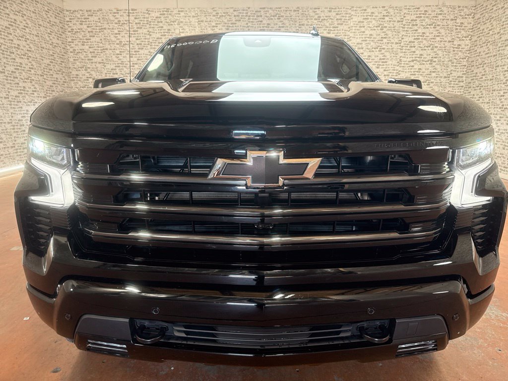 Used 2026 Chevrolet Silverado 1500 High Country w/ Midnight Edition AWD/4WD image 2