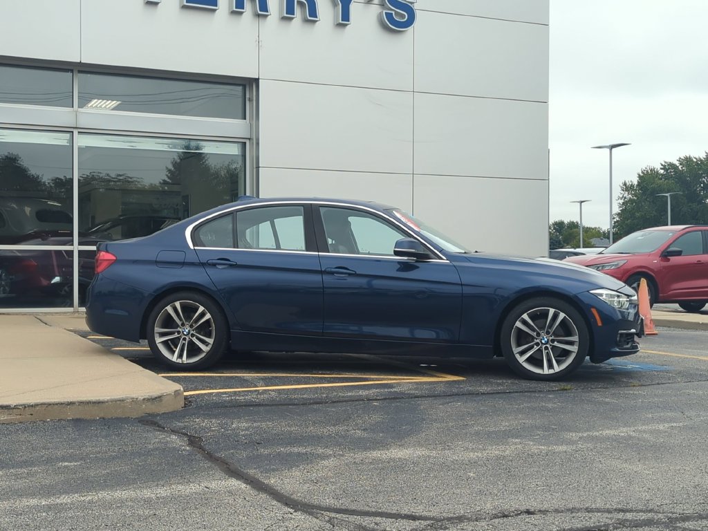 Used 2016 BMW 328i xDrive Sedan AWD/4WD image 2