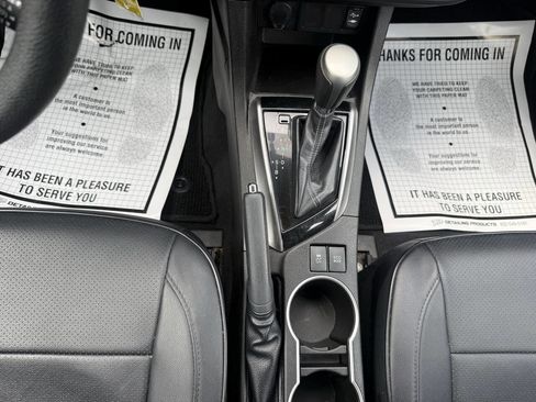 Used 2015 Toyota Corolla LE FWD image 29