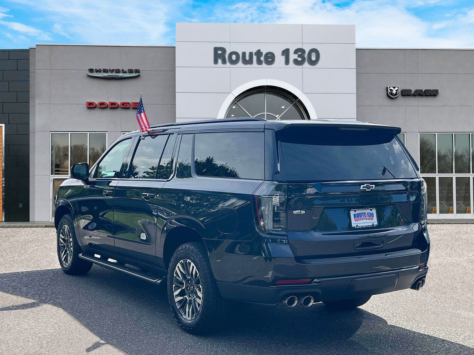 Used 2025 Chevrolet Suburban Z71 w/ Comfort Package AWD/4WD image 3