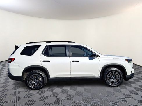Used 2023 Honda Pilot TrailSport image 8
