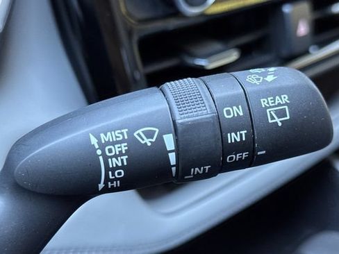 Used 2022 Toyota Highlander XLE AWD/4WD image 41
