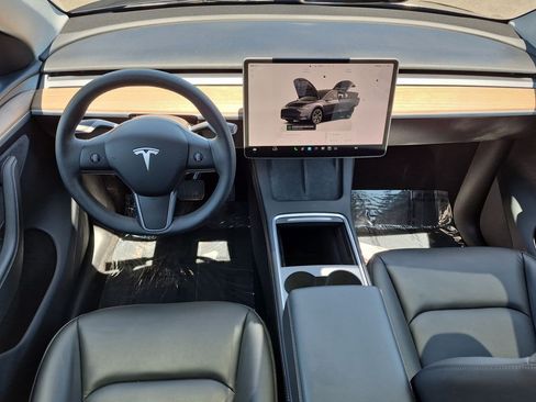 Used 2025 Tesla Model Y Long Range RWD image 22