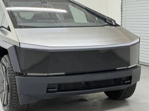 Used 2025 Tesla Cybertruck 2WD Crew Cab image 38