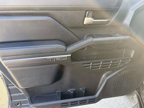 Used 2025 Toyota Tacoma TRD Sport AWD/4WD image 17