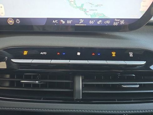 Used 2025 Buick Enclave Preferred image 4