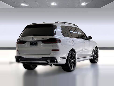 Used 2024 BMW X7 xDrive40i w/ M Sport Package image 9