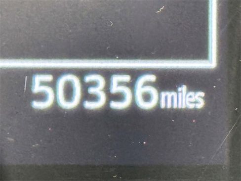 Used 2022 Toyota Camry SE image 2