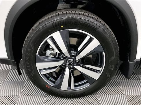 New 2025 Nissan Rogue SL w/ Tech Package AWD/4WD image 11