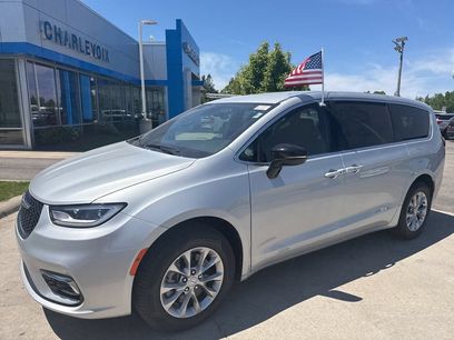 New 2026 Chrysler Pacifica Select