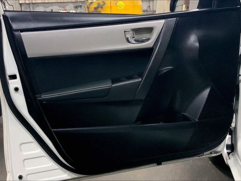 Used 2018 Toyota Corolla LE FWD image 22