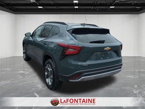 Used 2025 Chevrolet Trax LT image 6