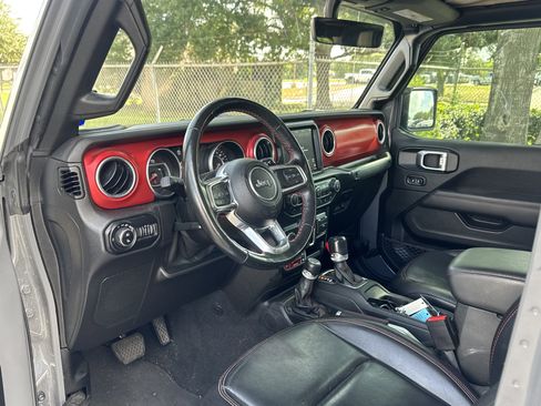 Used 2021 Jeep Gladiator Rubicon AWD/4WD image 3