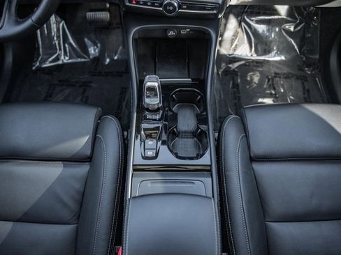 Certified 2025 Volvo XC40 B5 Plus image 28