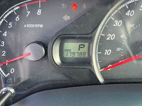 Used 2011 Toyota Sienna LE w/ Towing Pkg image 12