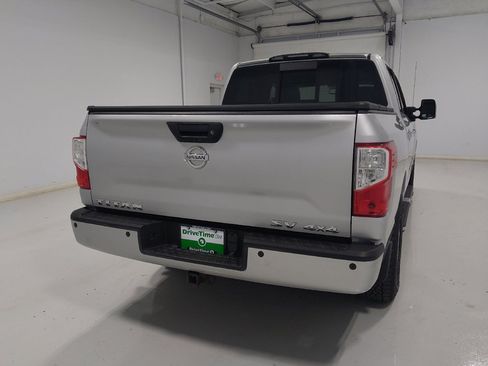 Used 2018 Nissan Titan SV w/ SV Convenience Package AWD/4WD image 7