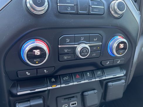 Used 2020 GMC Sierra 1500 SLE w/ SLE Value Package image 25